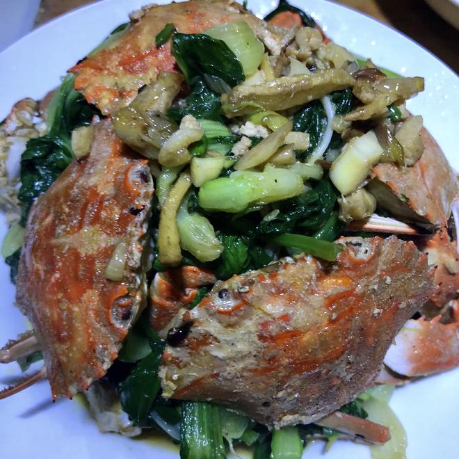 花盖蟹炝菠菜的做法