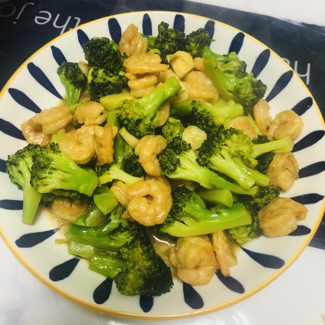 陶陶陶陶做的挑战100道家常菜半荤西兰花炒虾仁