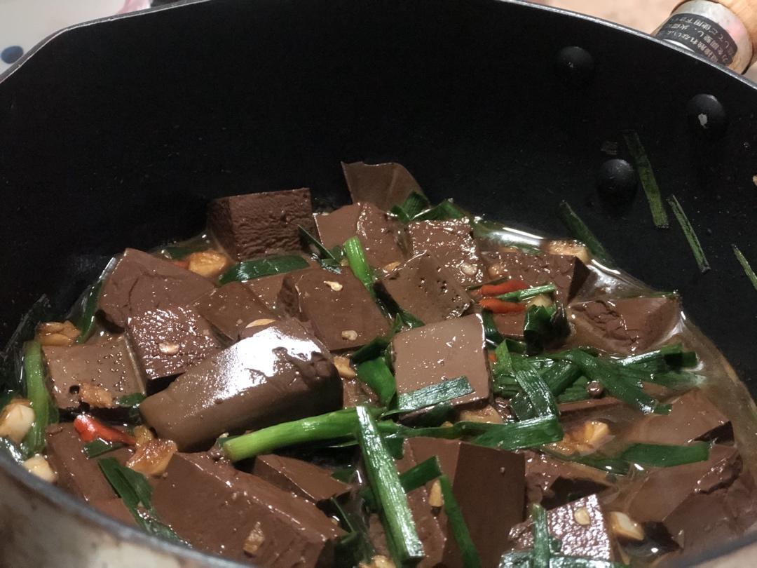 香辣韭菜炒鸭血