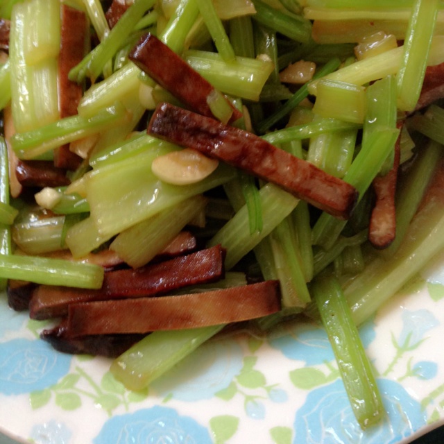 芹菜炒香干