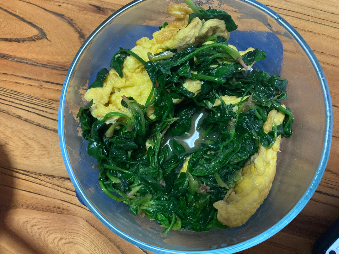 可缓解用眼疲劳的鸡蛋炒菠菜来啦