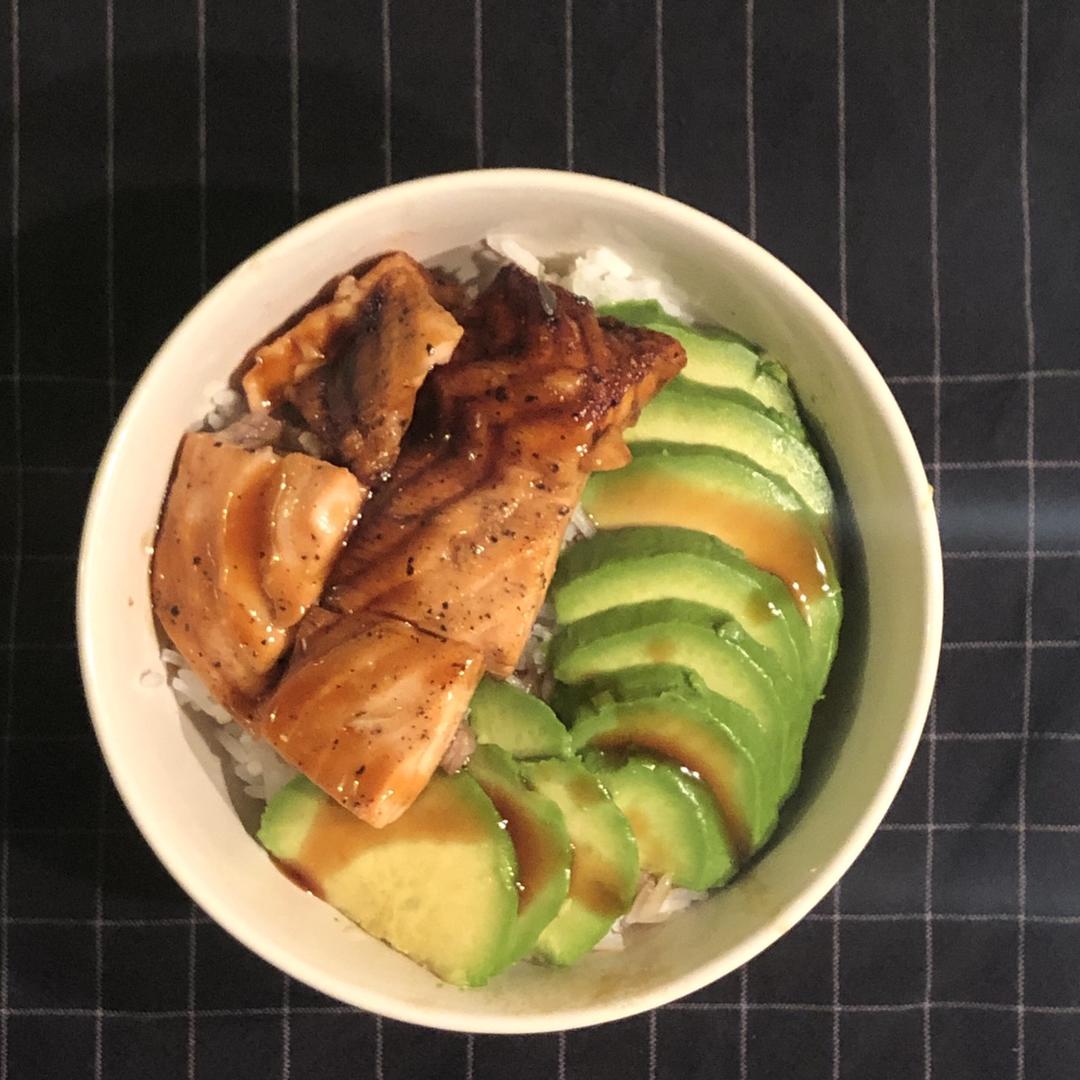 三文鱼牛油果拌饭