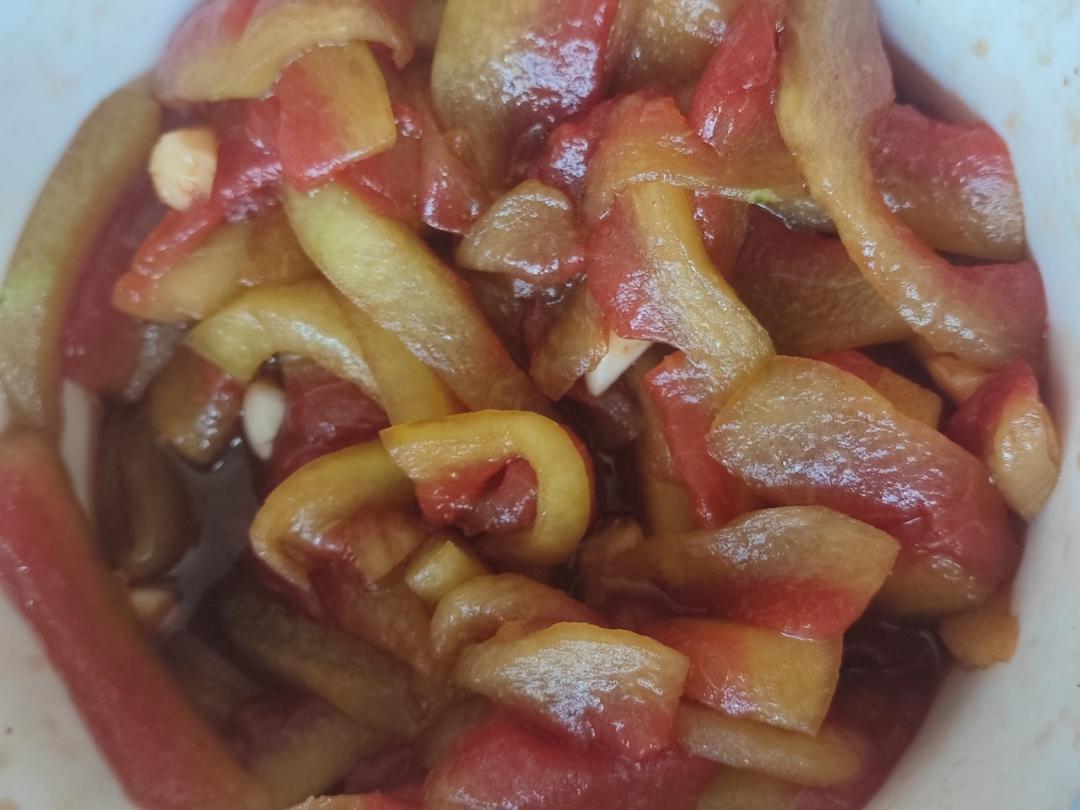 果然是来报恩的🍉酸爽脆口的凉拌西瓜皮也太好吃了吧！