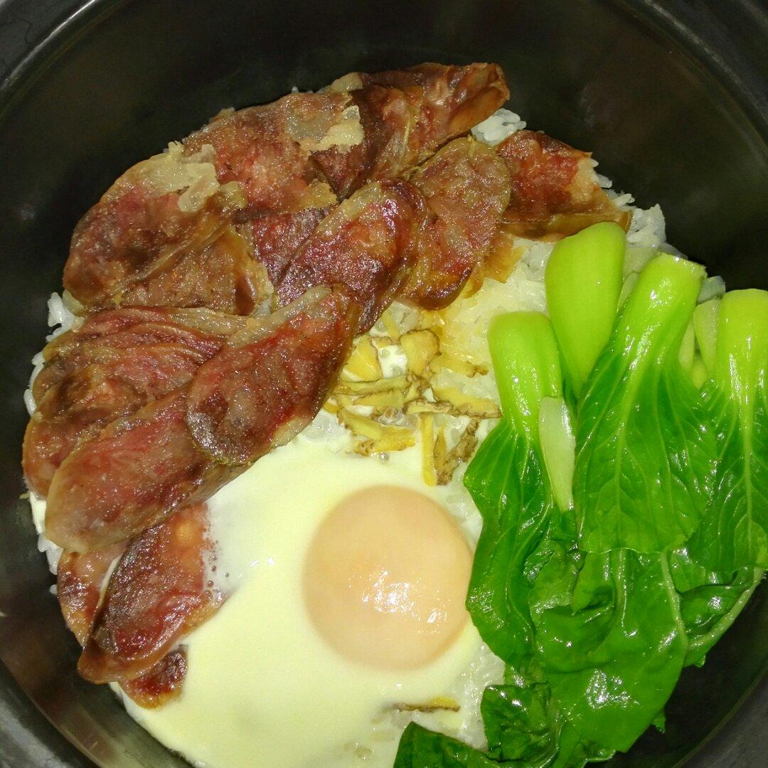 广式腊味煲仔饭