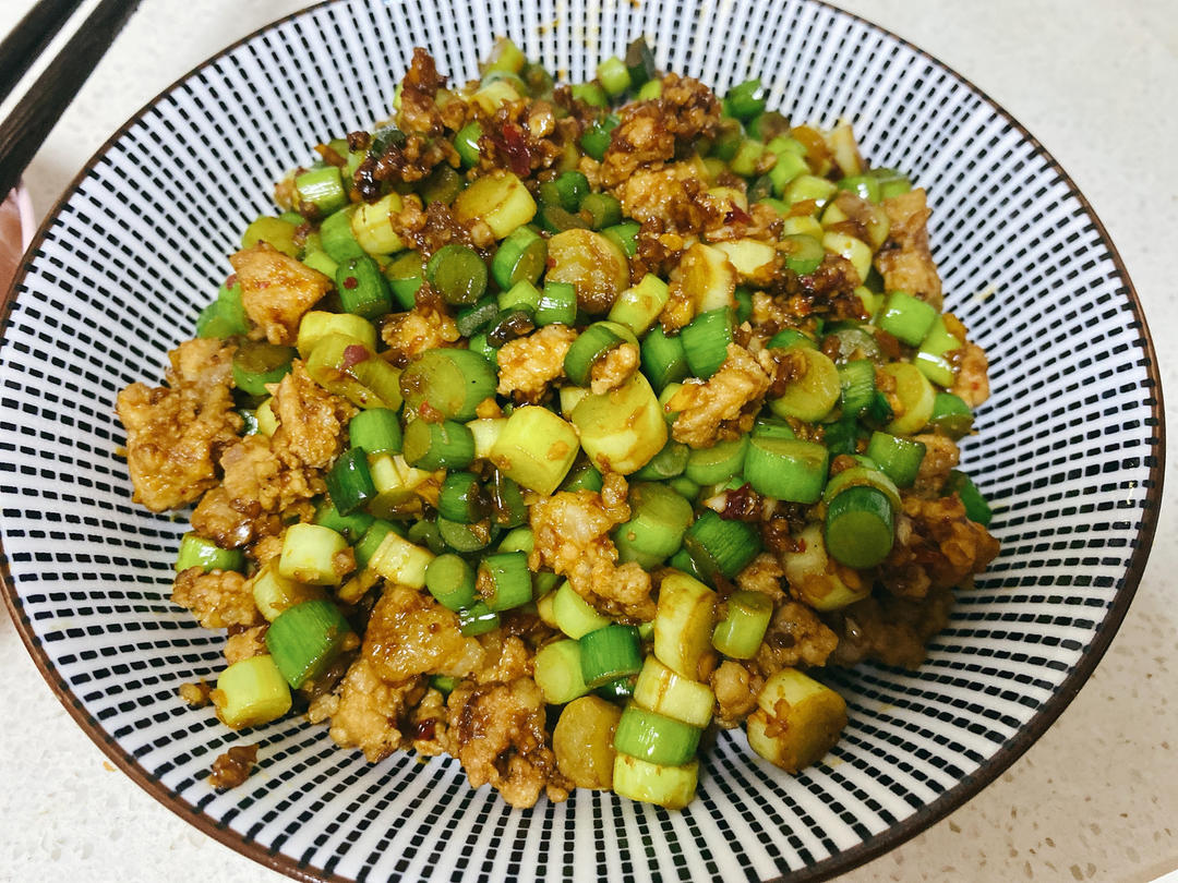 下饭外婆菜（肉沫炒蒜薹沫）