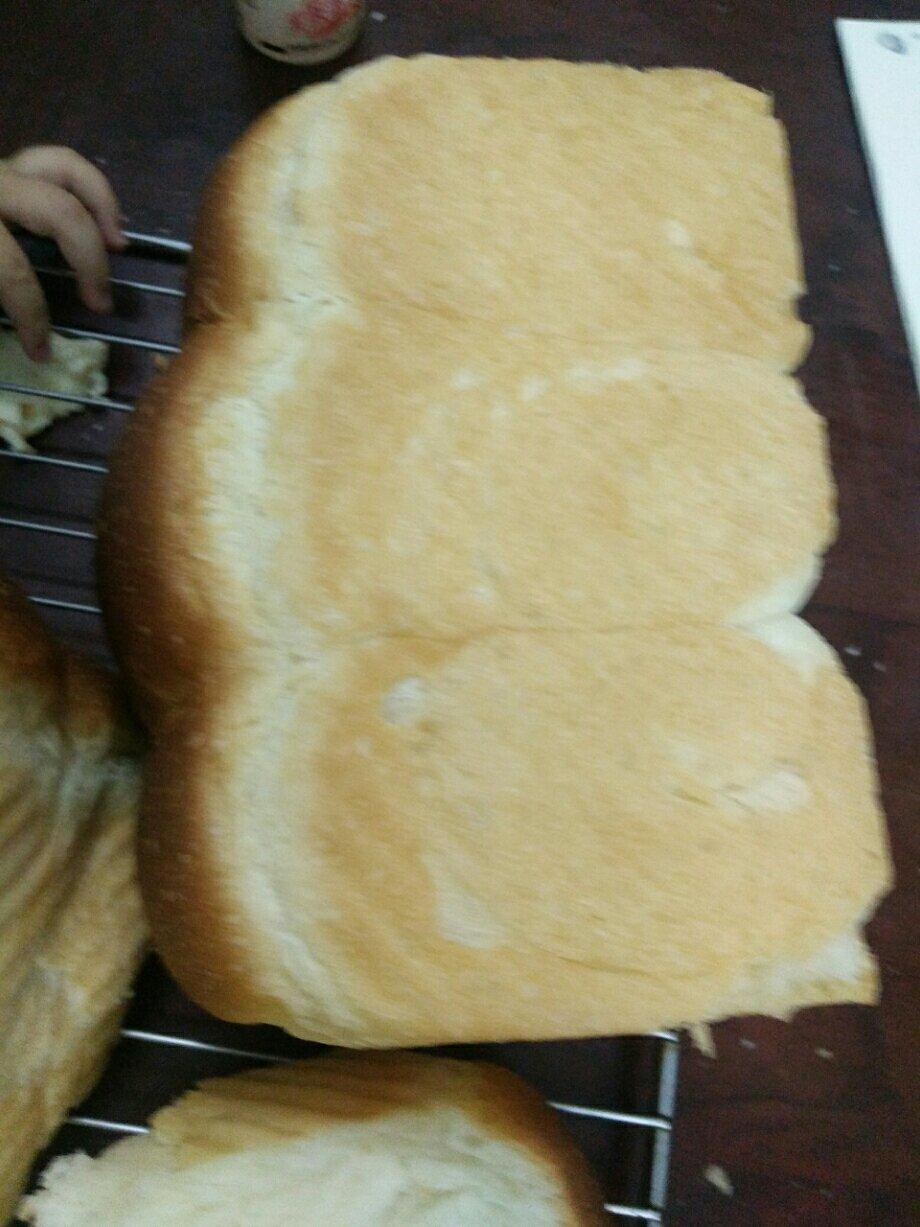两条超级软的甜甜吐司