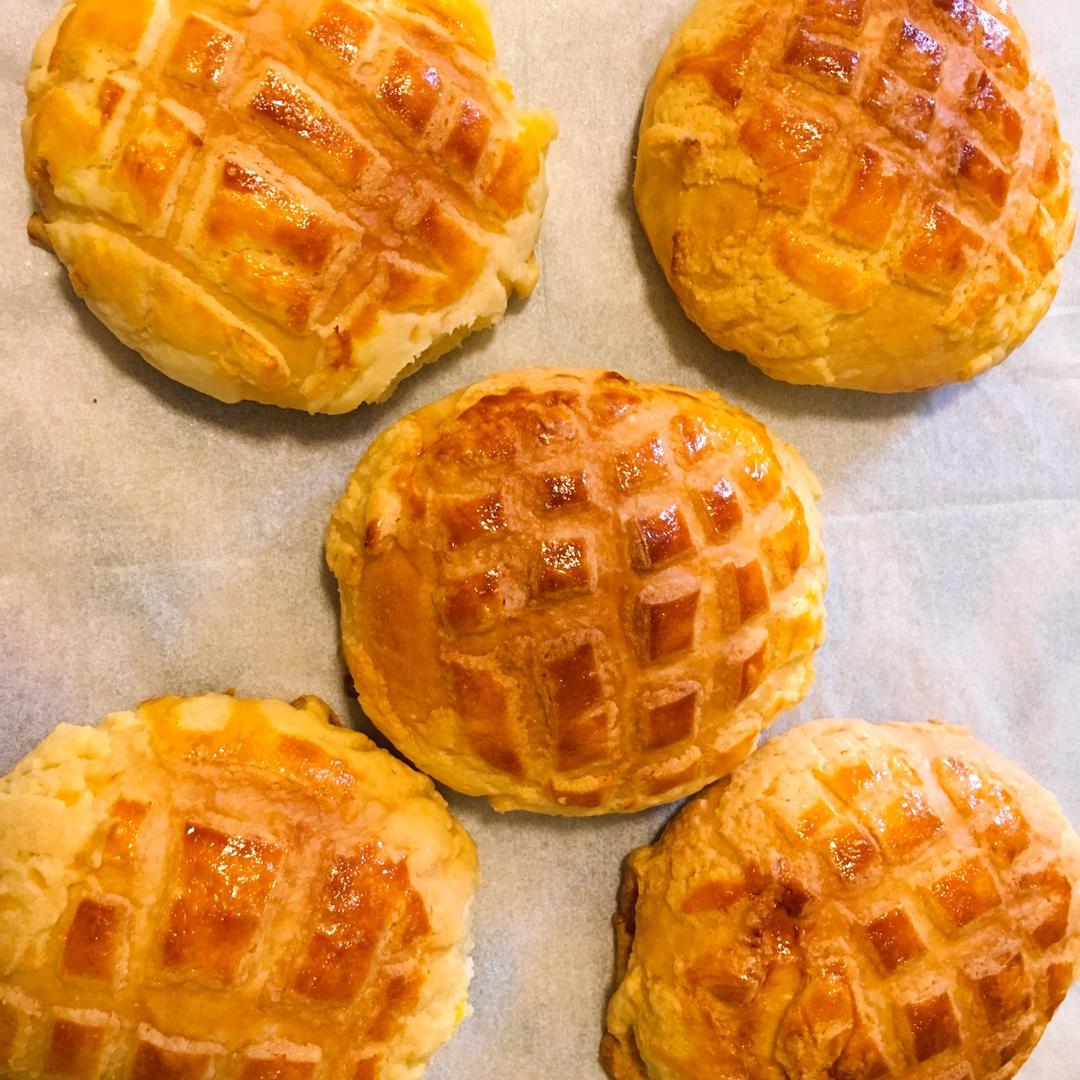 好吃到炸裂的港式菠萝包（附带制作酥皮的小视频）