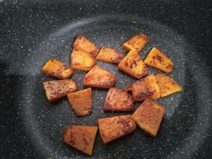 南瓜豌豆鸡蛋沙拉：成分丰富，可当早餐的做法 步骤2