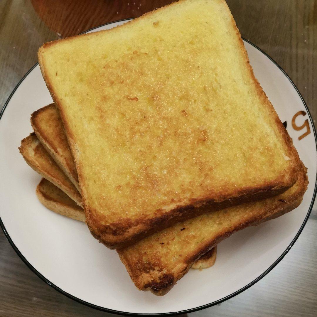 小丸子想吃肉做的烤面包片