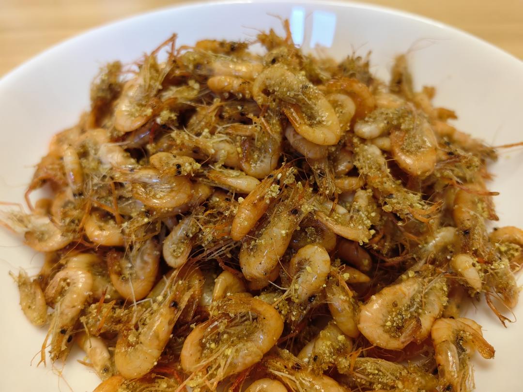只需一个窍门、即可做出香酥可口脆的鲜炸小河虾、简单快捷、小朋友超爱