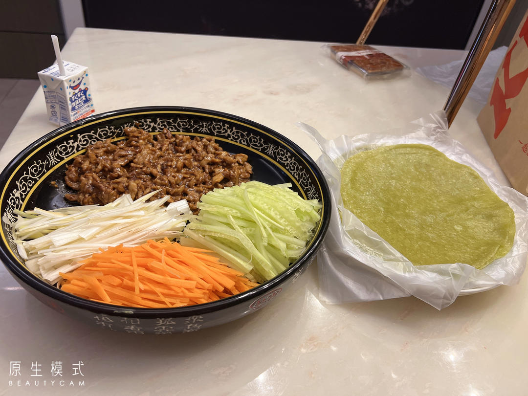 春日限定-京酱肉丝卷春饼