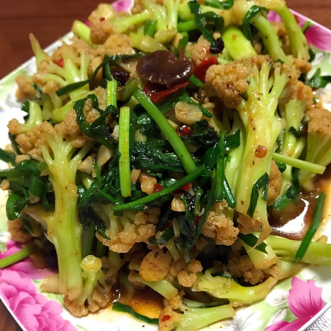 花菜炒韭菜的做法步骤图 花菜炒韭菜怎么做好吃 三分同学 下厨房 花菜炒韭菜的做法步骤图 花菜炒韭菜怎么做好吃 三分同学 下厨房
