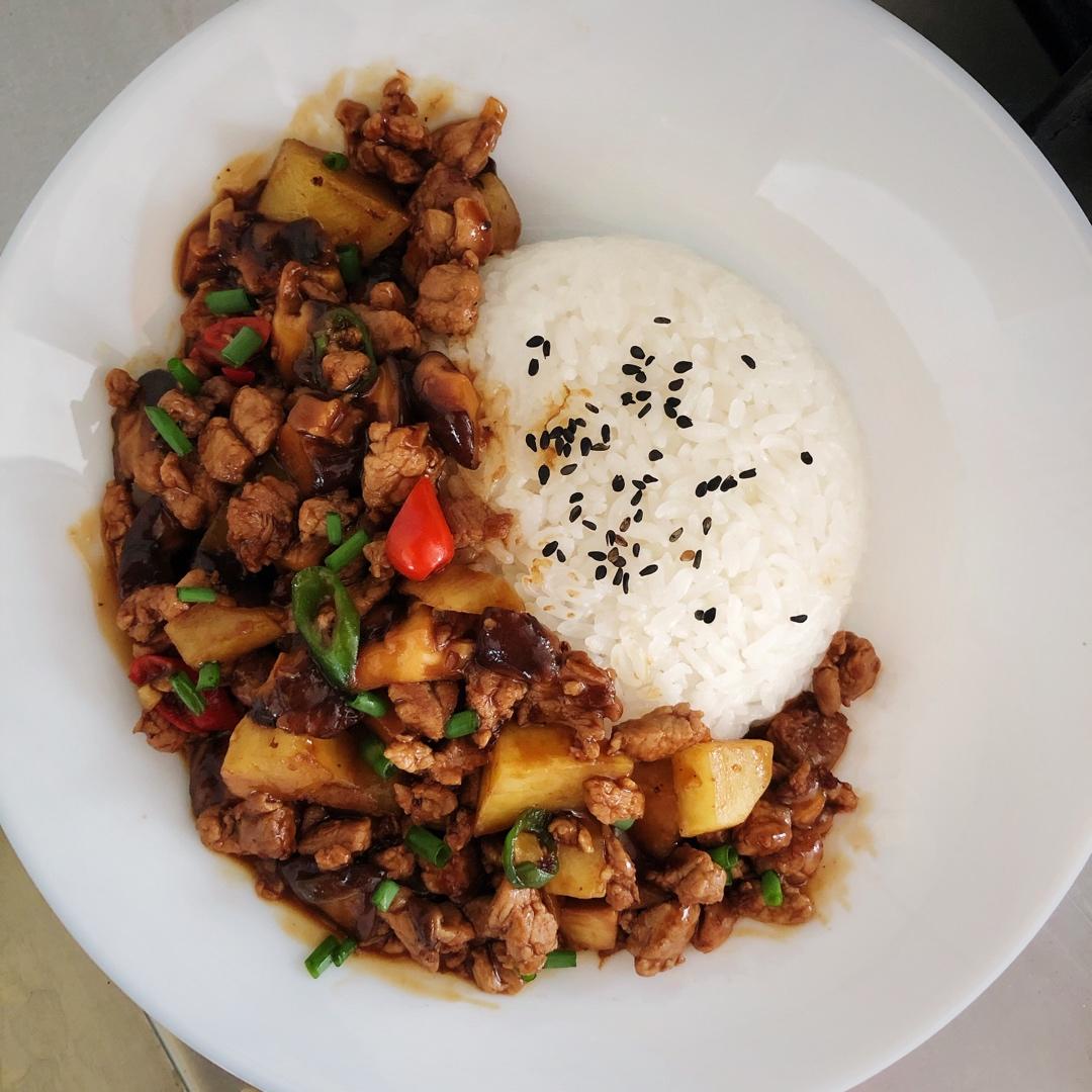 香菇土豆肉末饭