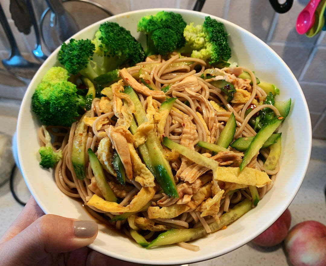 快手减脂餐❗️爆好吃的凉拌鸡丝荞麦面