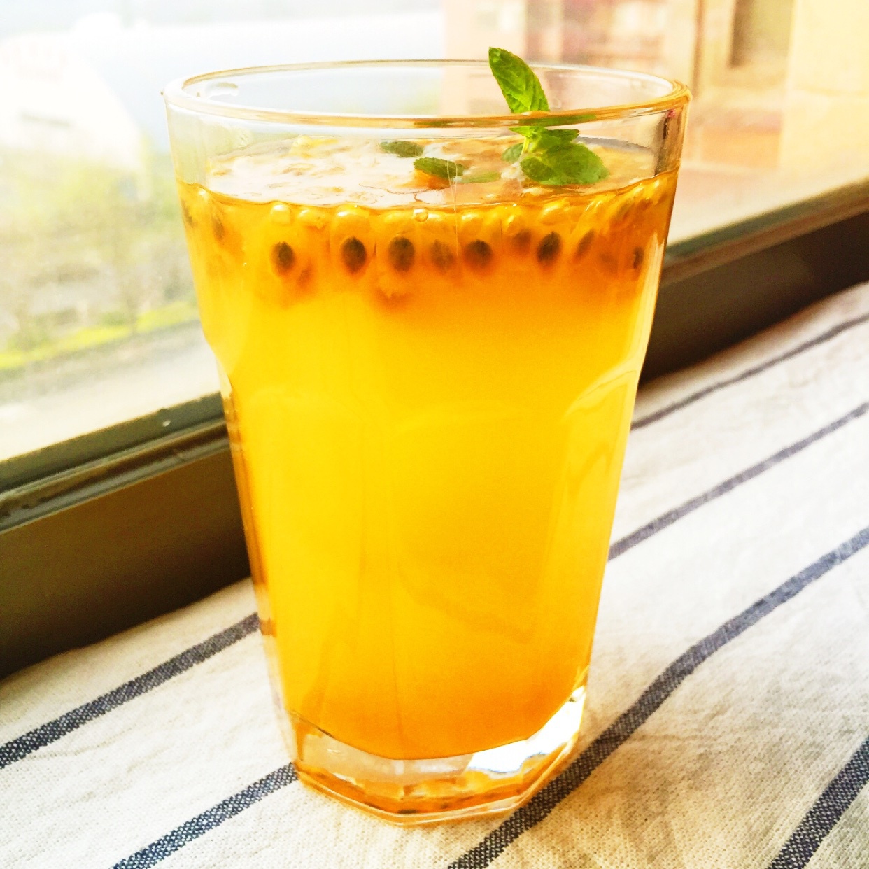 百香果的朴素吃法（百香果汁）