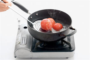 西红柿炒鸡蛋（新手必备）的做法 步骤2