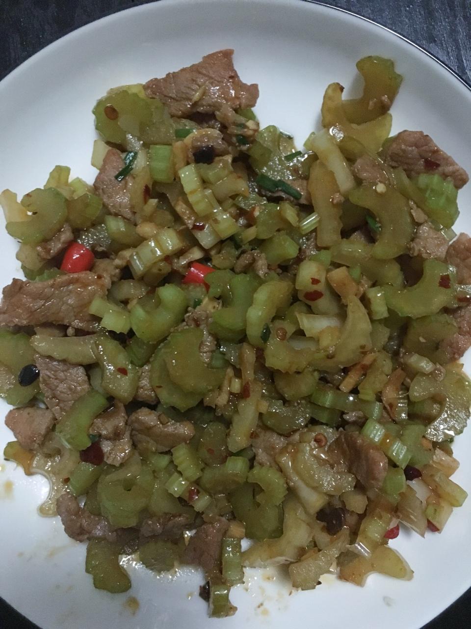 芹菜炒五花肉