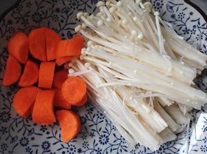 金针菇土豆胡萝卜炖排骨的做法 步骤4