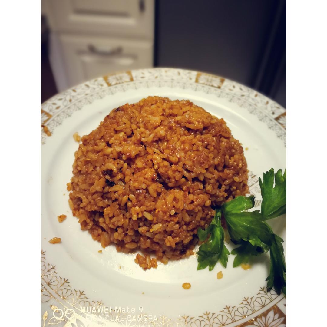 据说是 正宗酱油炒饭