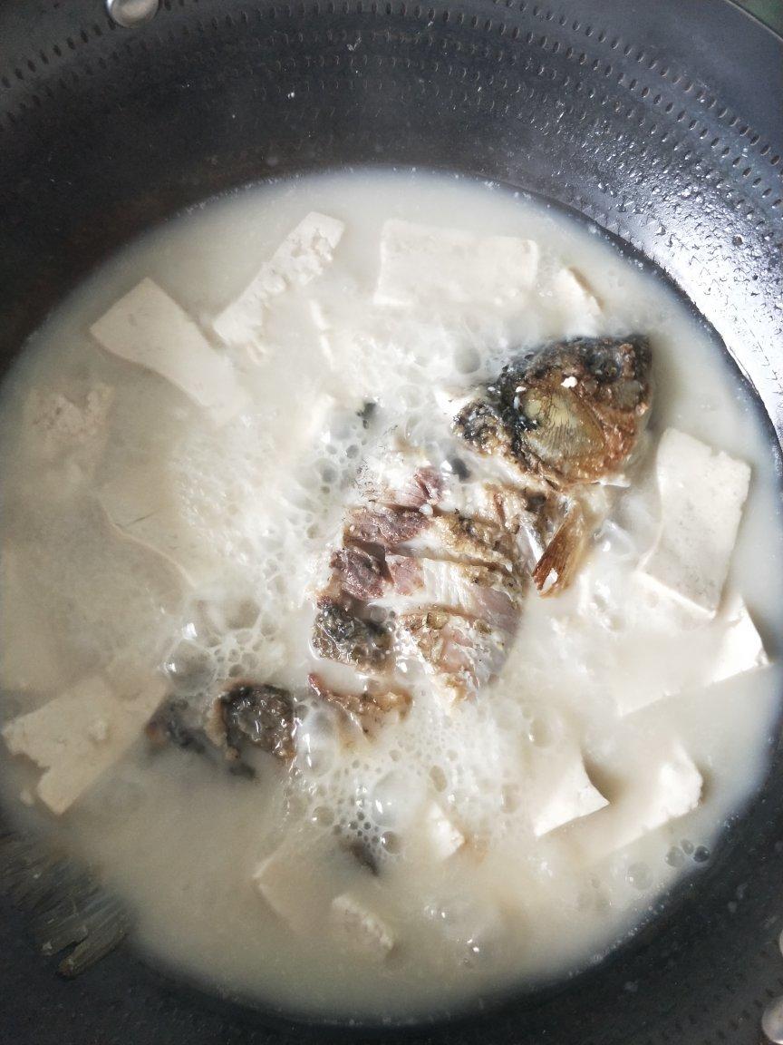 鲫鱼豆腐汤