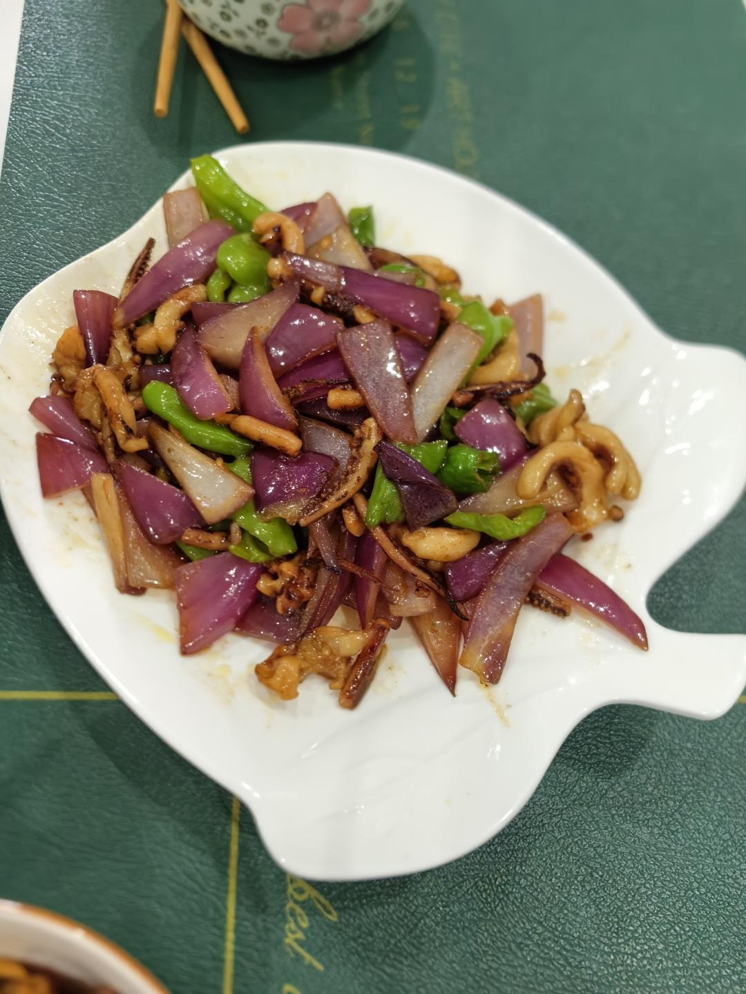 爆炒鱿鱼须，加上这一步，可以与铁板鱿鱼媲美