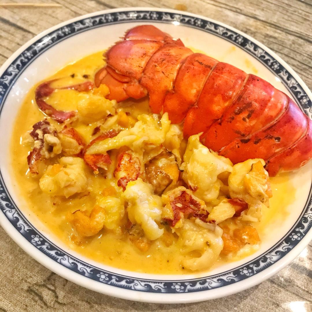 芝士焗龙虾（伊面铺底）