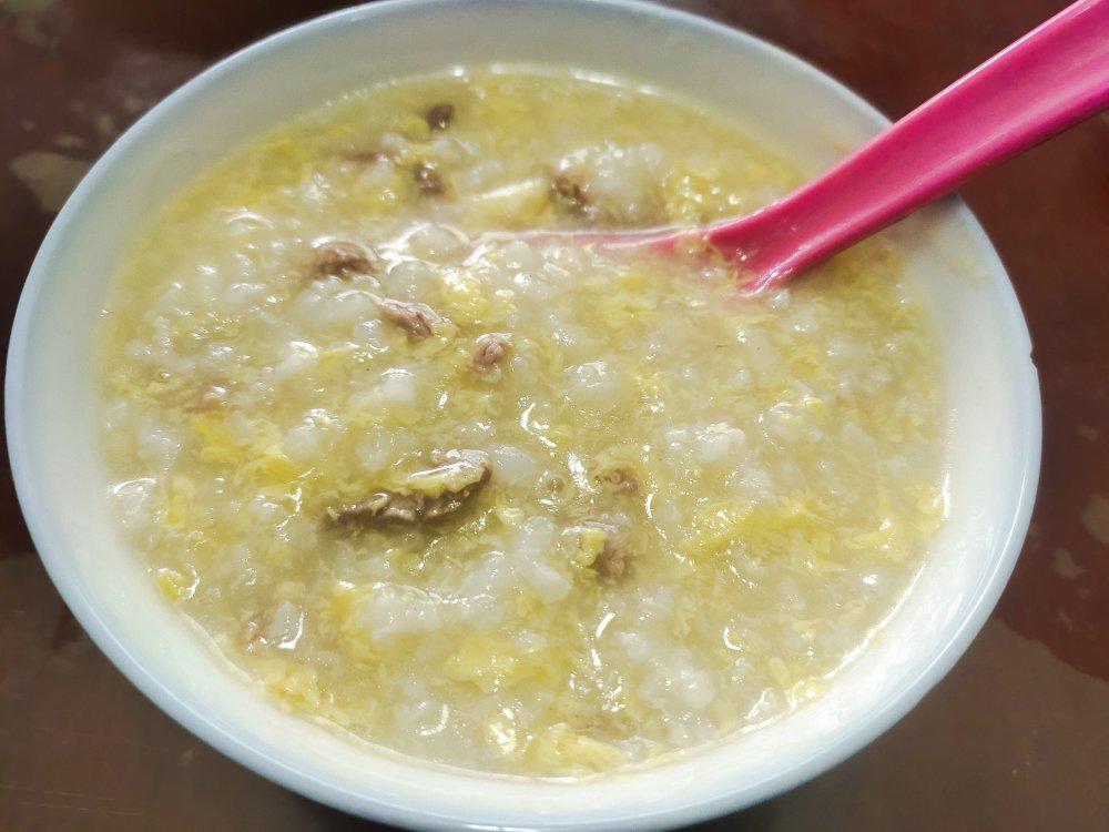 窝蛋牛肉砂锅粥
