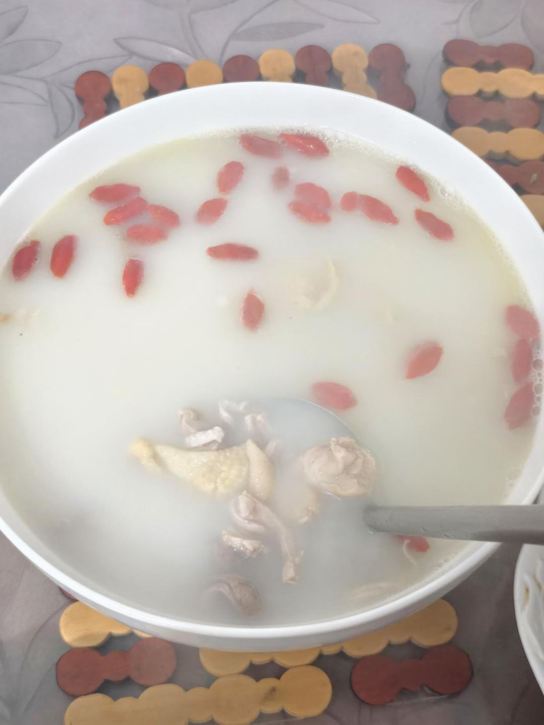 〈胡椒猪肚鸡汤〉，我超级喜欢的味道，欣小厨 😏