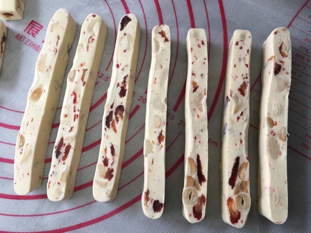 视频：用棉花糖制作超级好吃的杏仁蔓越莓牛轧糖