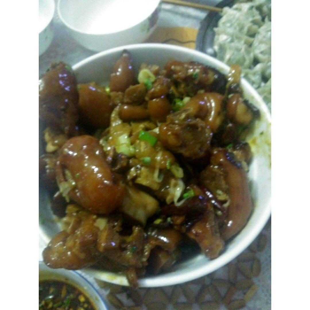 美味的家常菜：红烧猪蹄