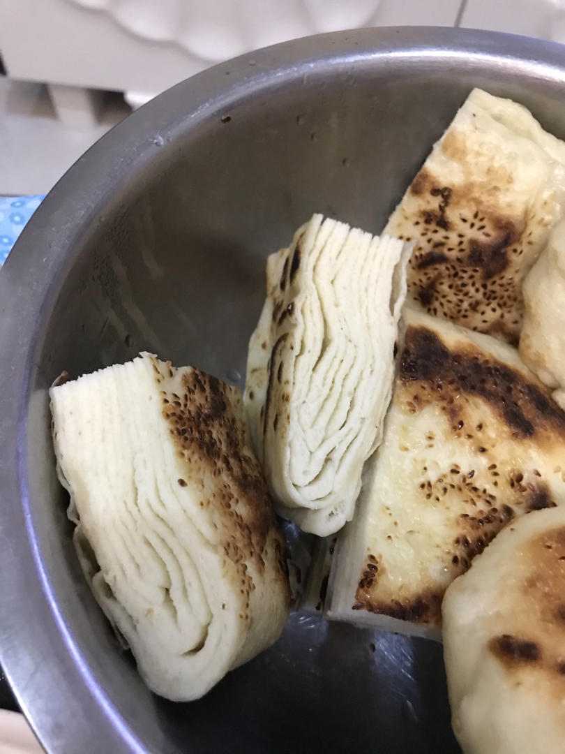 芝麻发面千层饼 柔软层多 做法简单 附细节视频详解