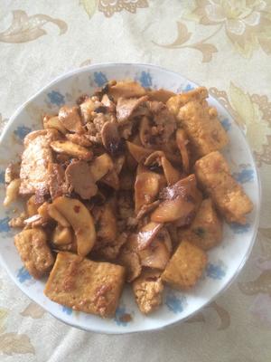 老豆腐，杏鲍菇，肉片辣炒的做法 步骤3