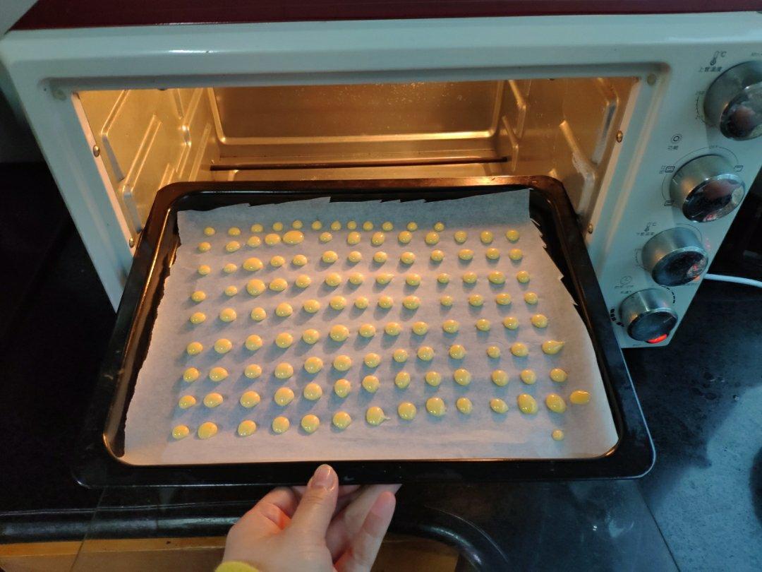 入口即化的无添加蛋黄溶豆