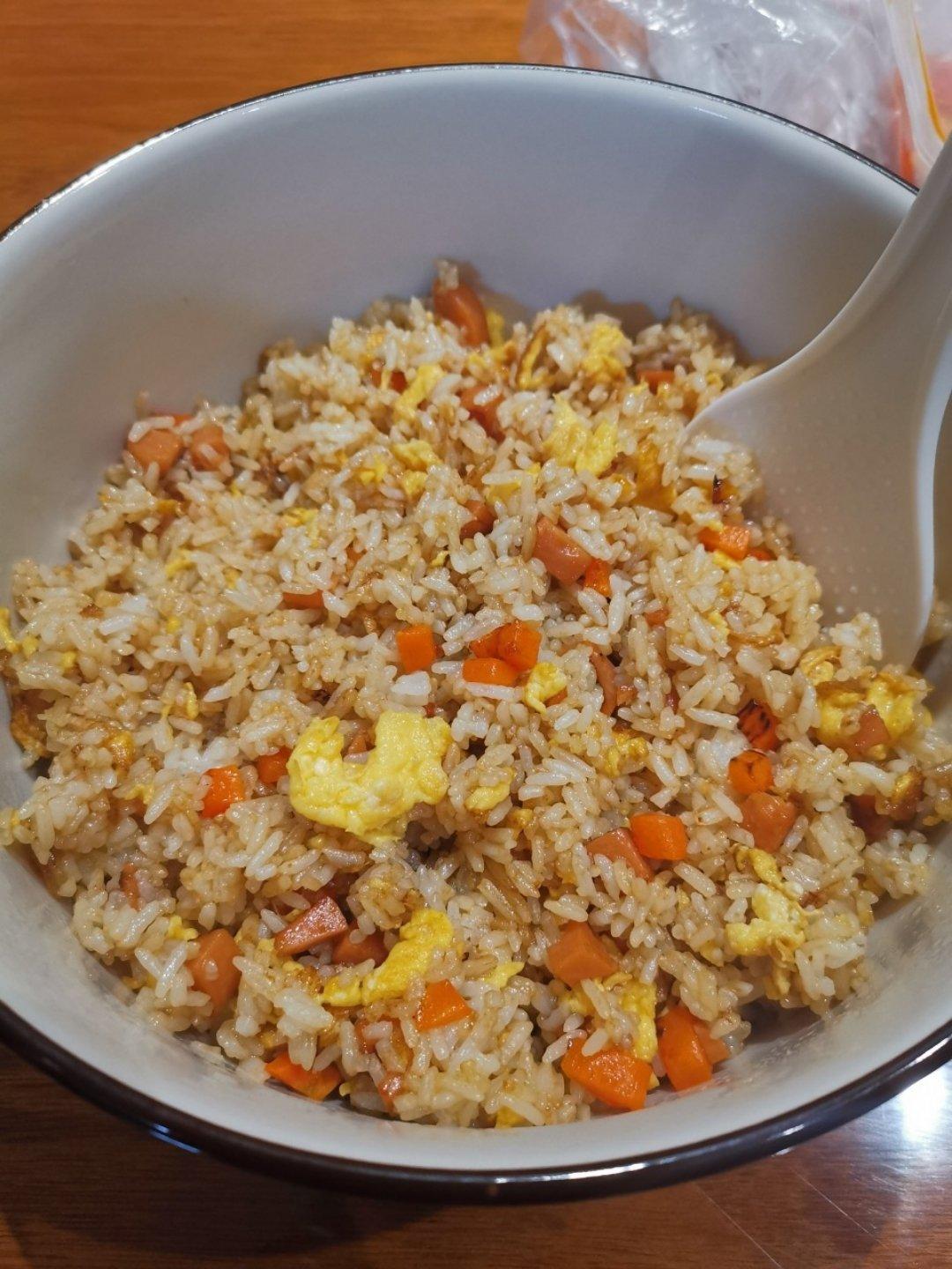 玉米胡萝卜火腿鸡蛋炒饭