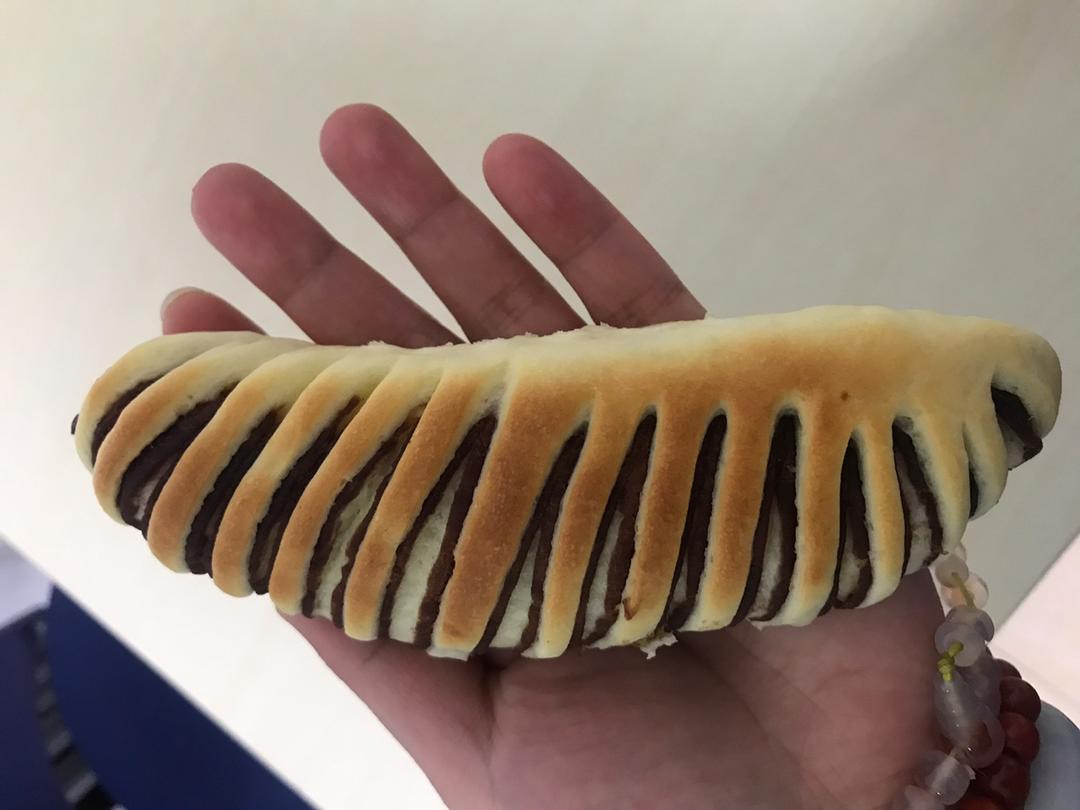 毛毛虫豆沙面包卷