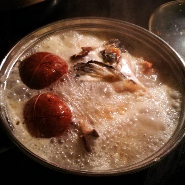 三文鱼头菌菇汤