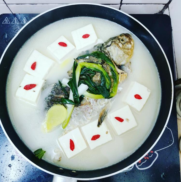 鲫鱼豆腐汤的做法
