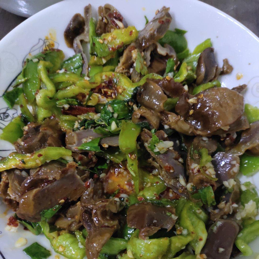 凉拌卤鸡胗，酱香味浓郁