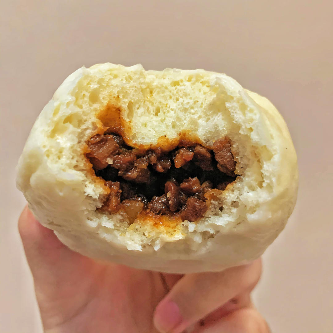 一口吃到很多肉的酱肉包
