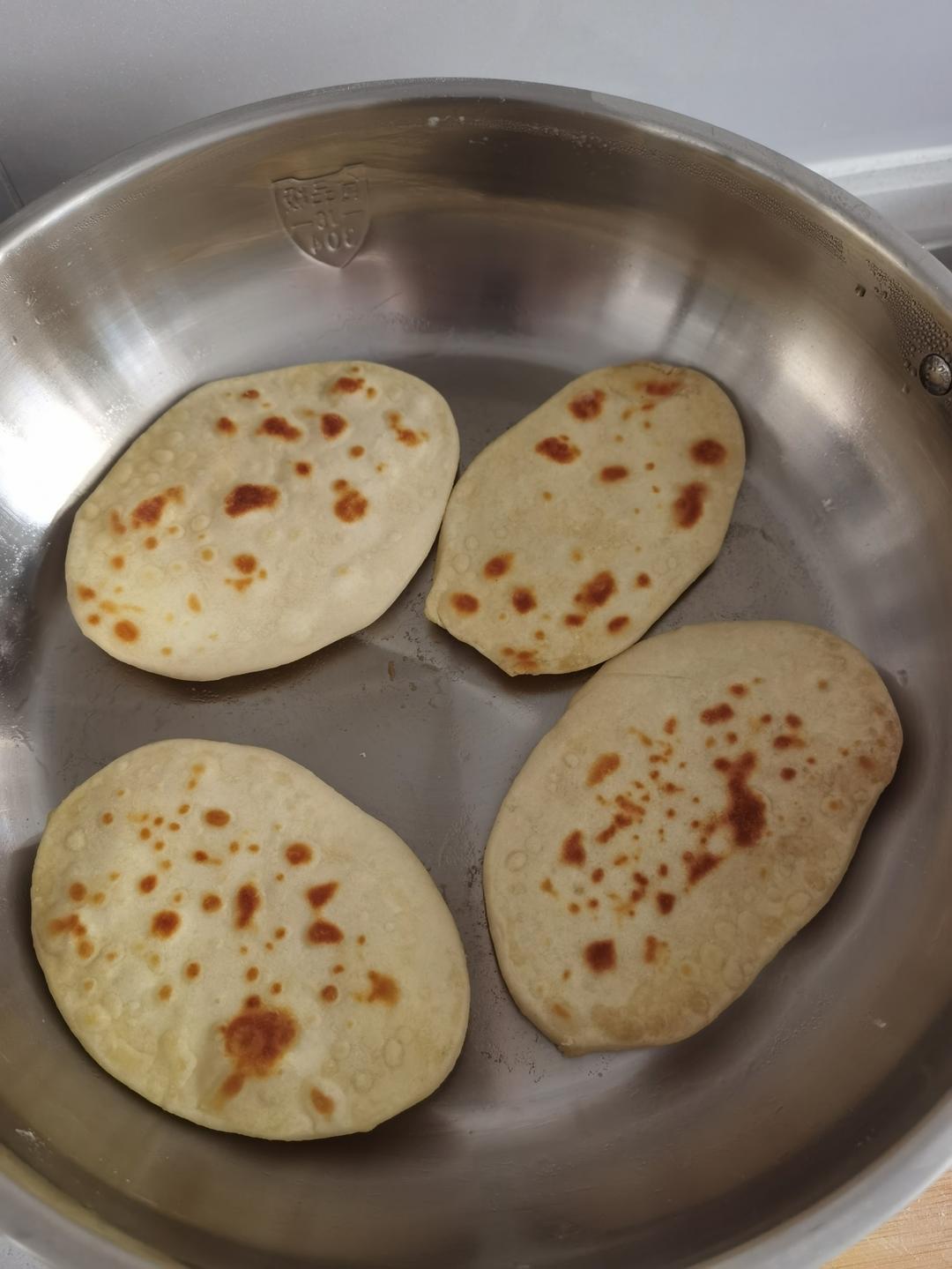 半烫面的口袋饼｜装啥都好吃