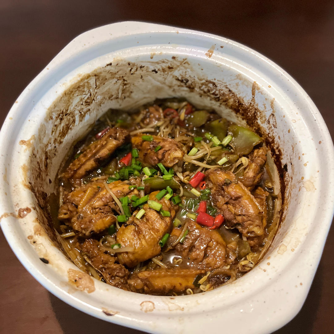 巨下饭的鲜虾鸡翅玉米煲