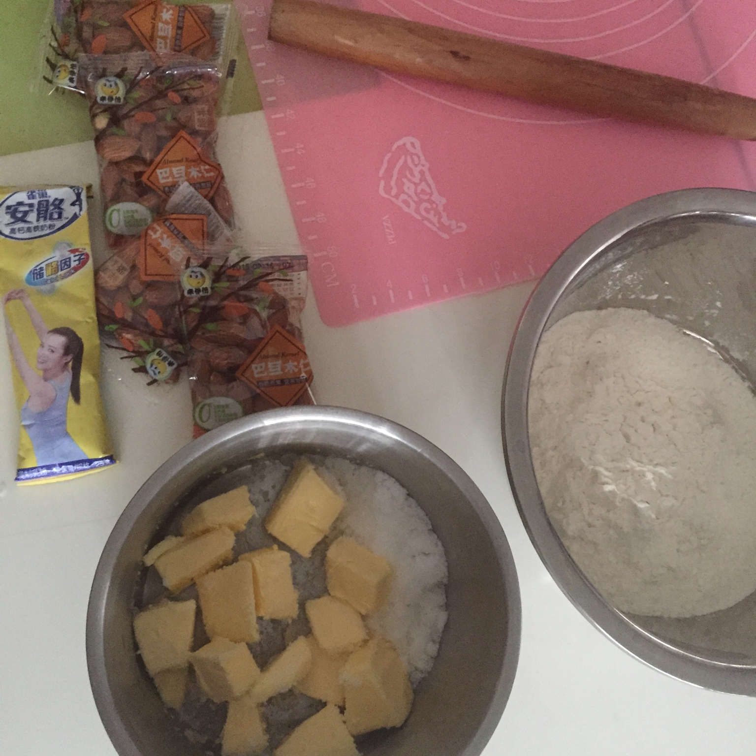 抱杏仁的小熊（造型饼干）