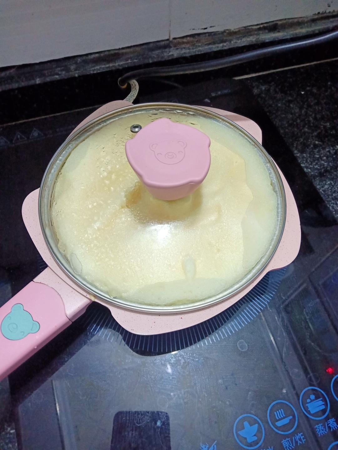 三颗鸡蛋就能做出简单又解馋的平底锅舒芙蕾，高级下午茶