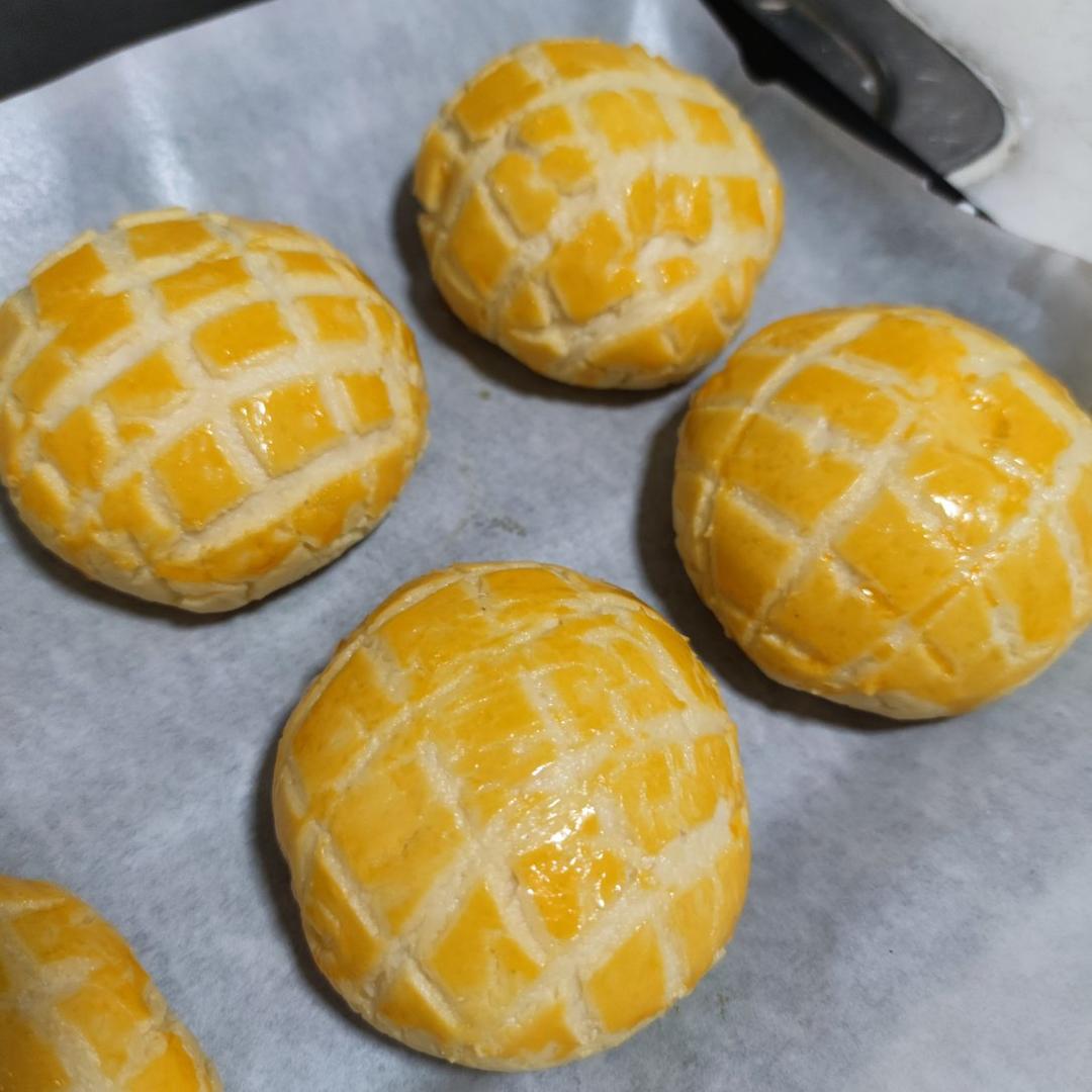 好吃到炸裂的港式菠萝包（附带制作酥皮的小视频）