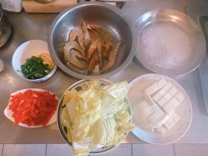 大虾🦐娃娃菜粉丝豆腐汤的做法 步骤1