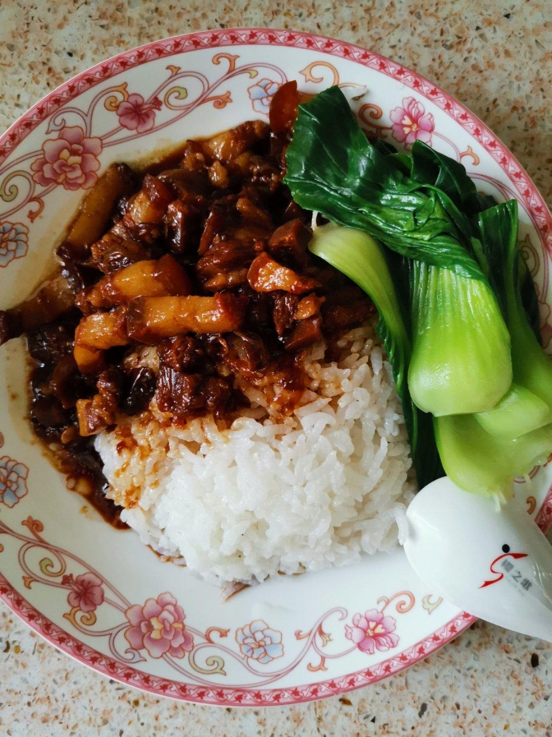 洋葱酥卤肉饭