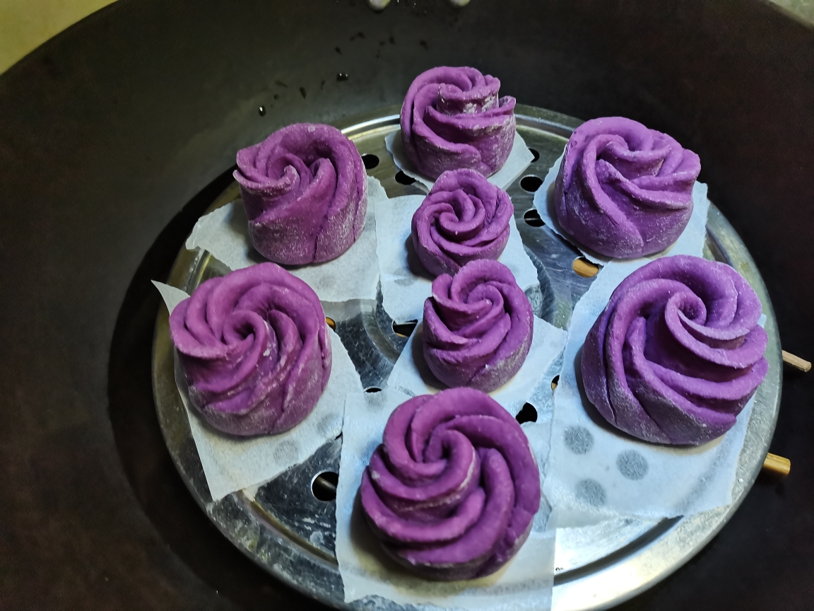 超有食欲的玫瑰花形紫薯馒头的做法