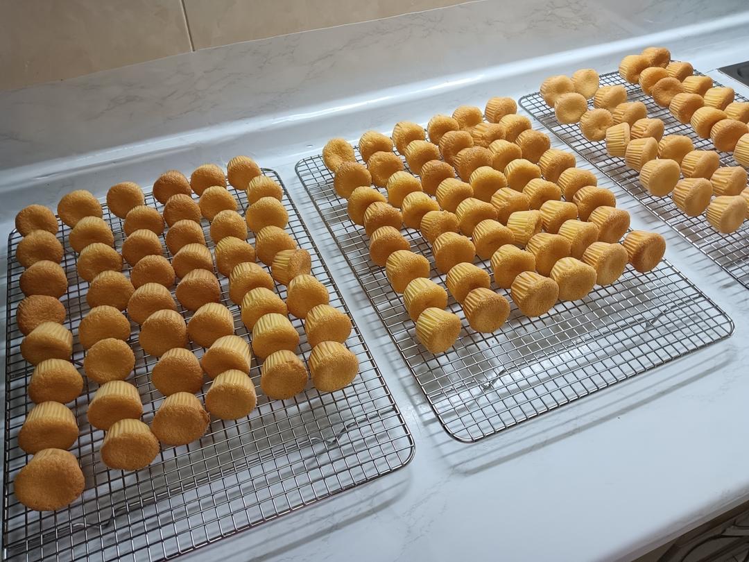 酸奶戚风迷你纸杯蛋糕