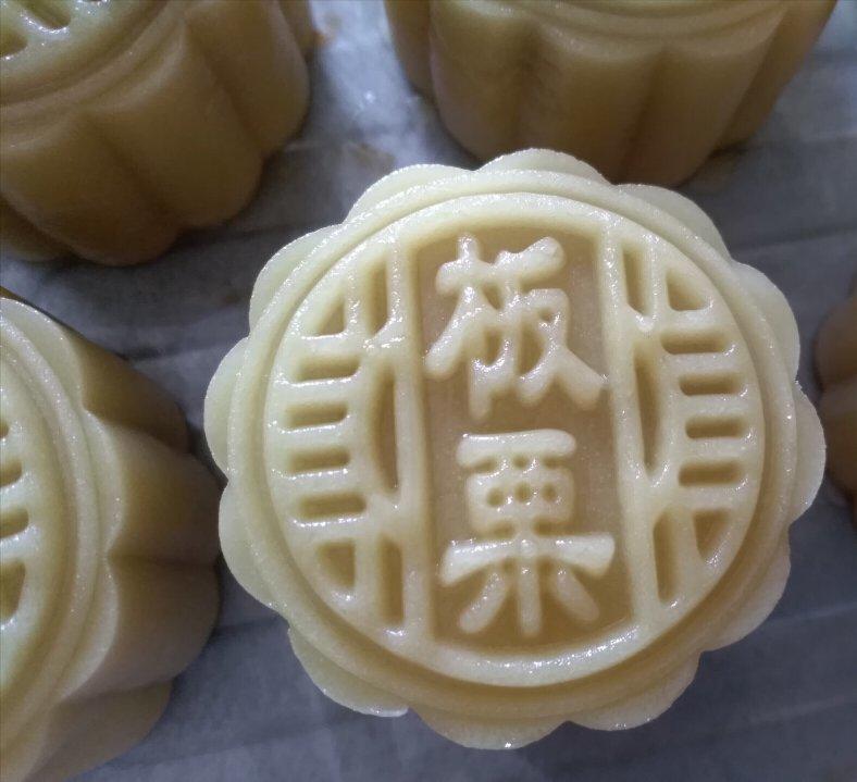 广式月饼—蛋黄莲蓉月饼
