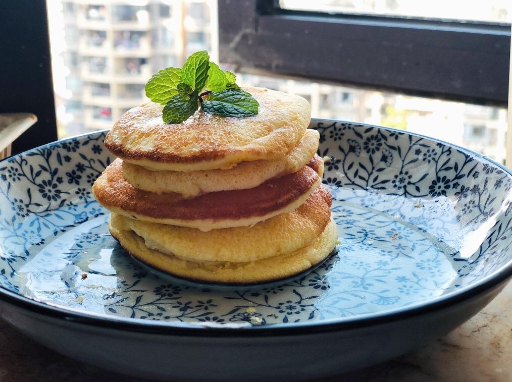 不用烤箱 15分钟无油低糖的舒芙蕾蛋糕松饼 🥞 蓬松绵软